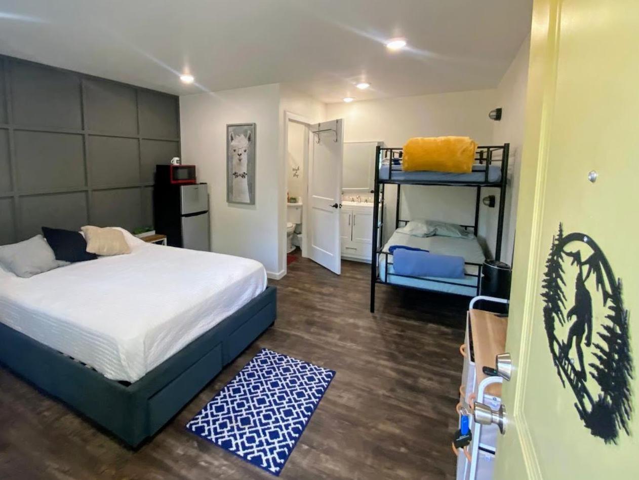 Hotel Bigfoot Hideout Winslow Esterno foto